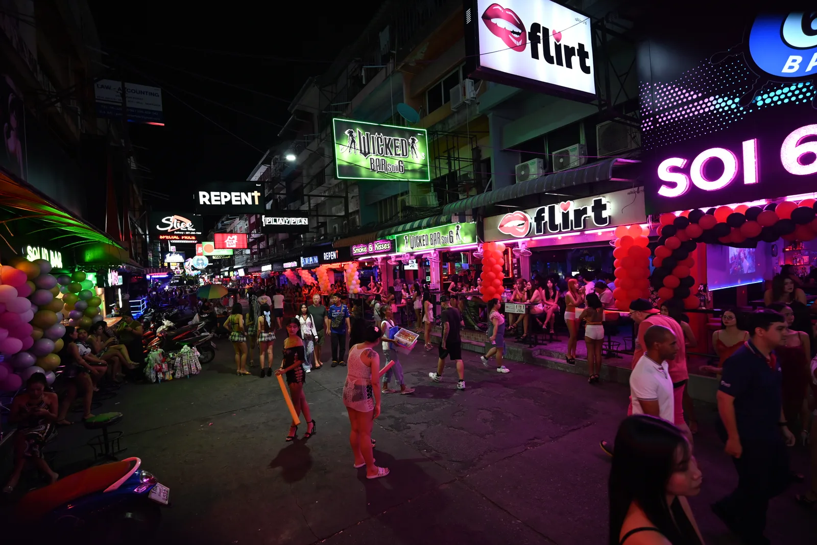 Coyote dancer bars - what they are, what they aren't, Pattaya