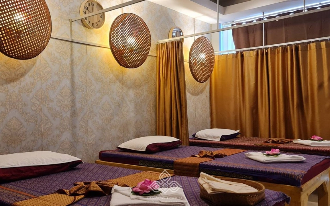 Aromatic oil massage at RINN Spa & Massage - a spa in Pattaya, Thailand.