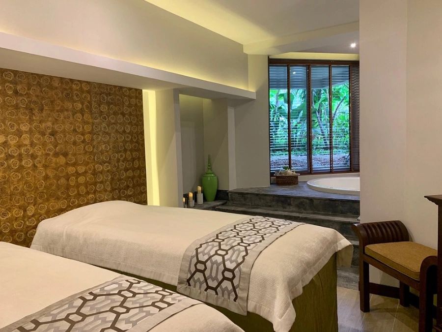 Aromatherapy massage at Poo Na Health Massage