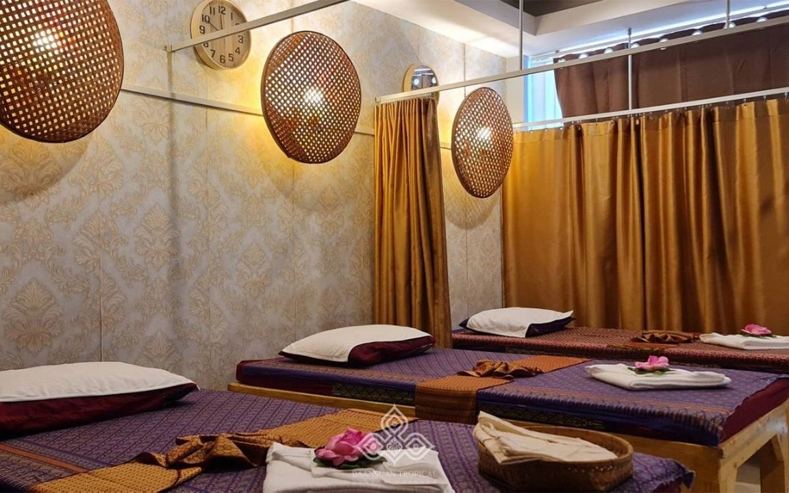 Aromatic oil massage at RINN Spa & Massage - a spa in Pattaya, Thailand.